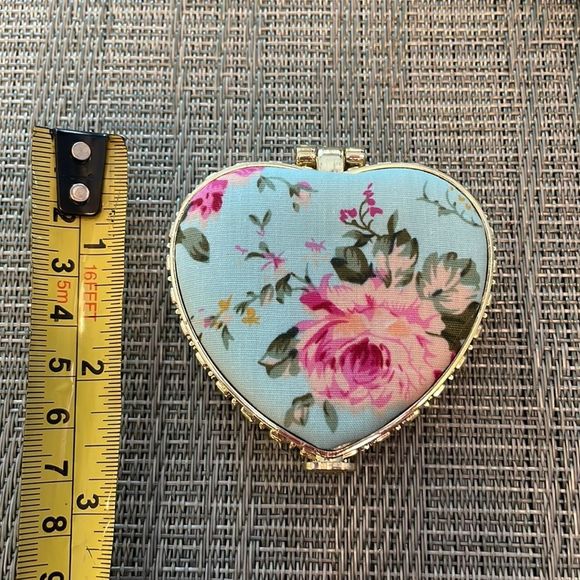 #11 Retro Floral Heart Compact Mirror - Picture 10 of 10